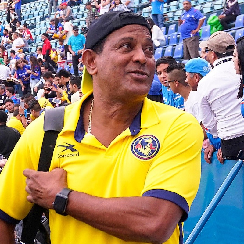 El Negro Santos ataca a Mauricio Ymay por defender a Miguel Herrera