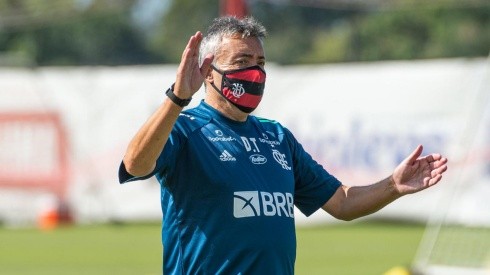 Treinador ainda não conseguiu rescindir seu contrato com o Rubro-Negro - Foto: Alexandre Vidal/Flamengo.