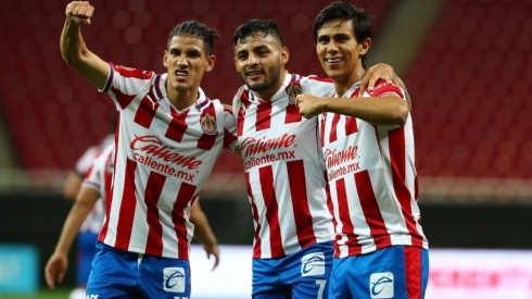 Alexis Vega anotó dos de los cinco mejores de las Chivas en este Guard1anes 2020