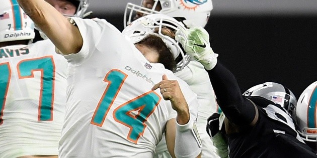 NFL Ryan Fitzpatrick and the unassuming step for the Dolphins vs. Raiders victory [Video]