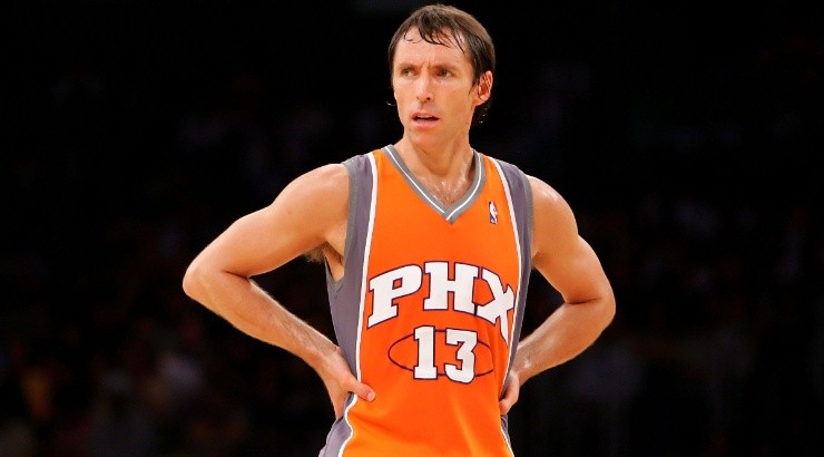 Steve Nash of the Phoenix Suns looks across the court against the Los Angeles Lakers. (Getty)