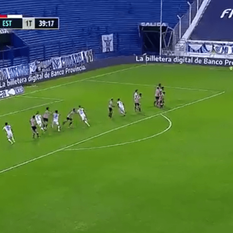 ¡No para! Ricky Álvarez metió otro gol de tiro libre