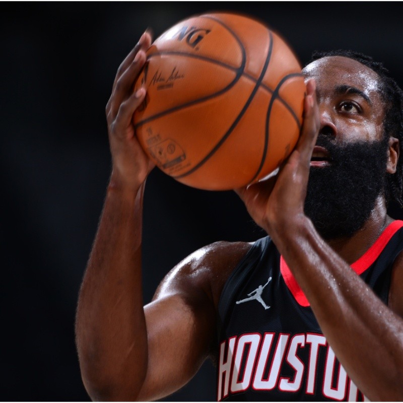 James Harden estuvo encendido ante Denver Nuggets