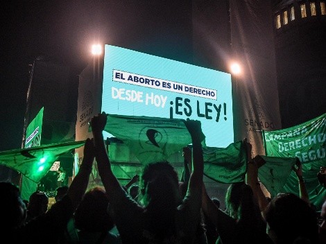 Em dia histórico, Argentina aprova a legalização do aborto