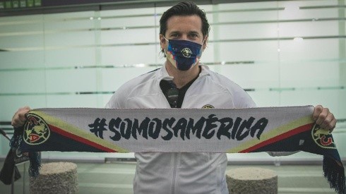 Santiago Solari arribó a México esta madrugada.