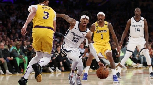 Ja Morant (centre) of the Memphis Grizzlies dribbles the ball against the Los Angeles Lakers. (Getty)