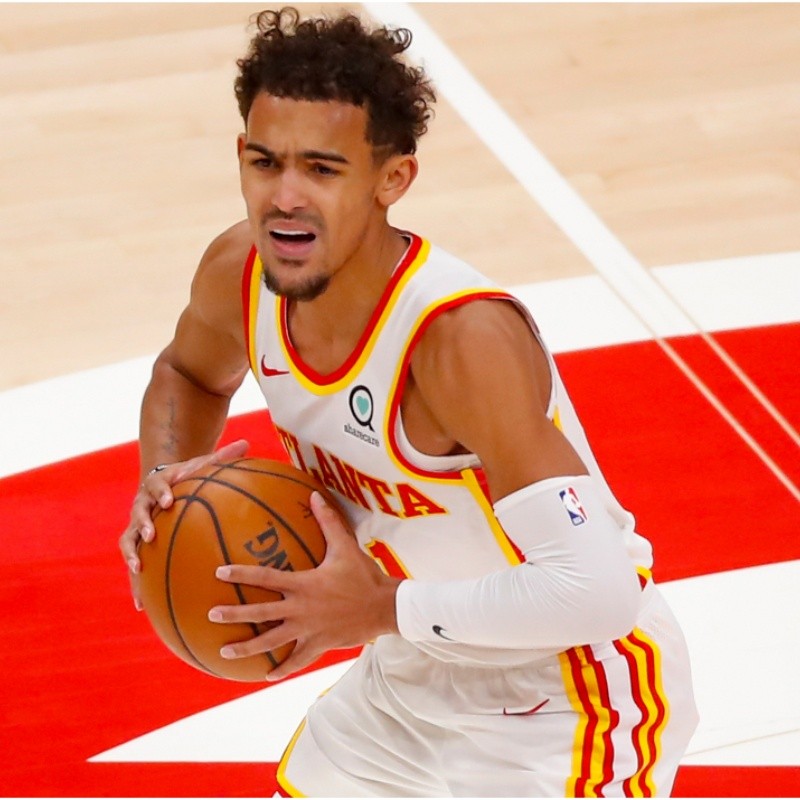 ¡Casi desde la mitad! así fue el salvaje triple de Trae Young