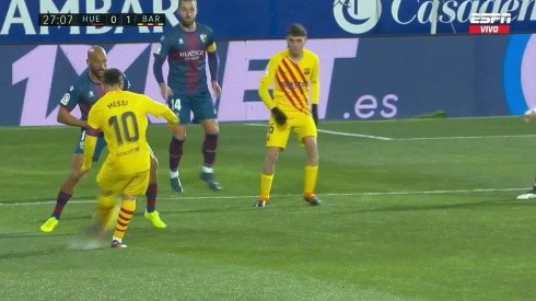 El momento de la asistencia de Lionel Messi.