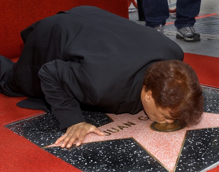 Juan Gabriel fue incluido en el paseo de la fama de Hollywood en 2002 (Getty)