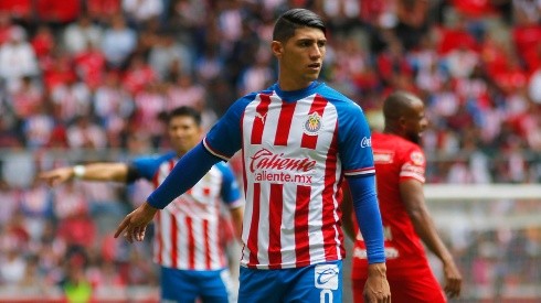 Alan Pulido demanda a Chivas ante la FMF.