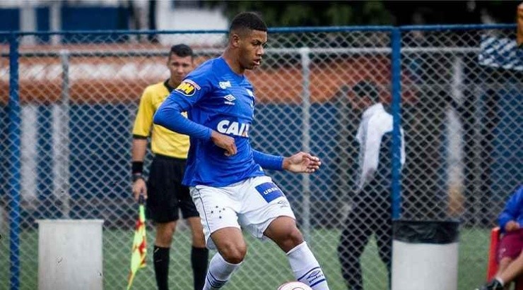 Paulo Eduardo comemorou sua estreia pelo time profissional do Cruzeiro. Foto Gustavo Aleixo