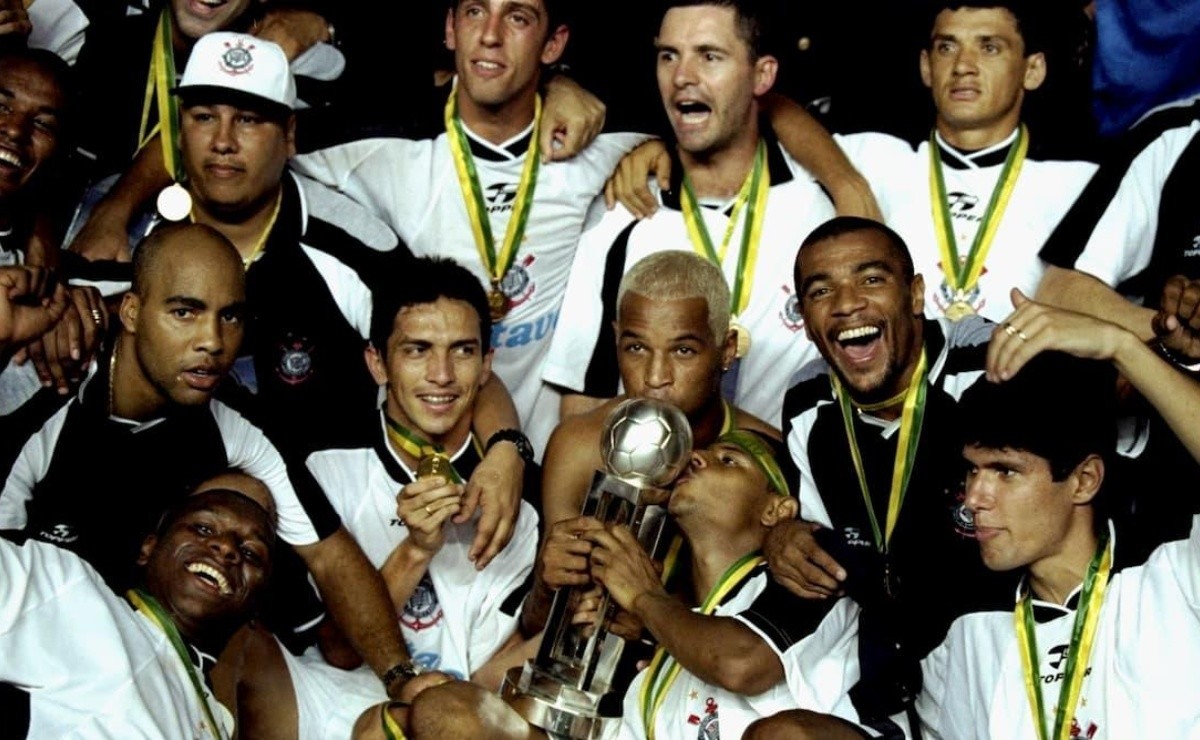 Meu Timão on X: 14 de janeiro de 2000: conquistávamos o mundo pela  primeira vez! O primeiro campeão mundial de clubes da FIFA É O TIMÃO!  ⚫⚪🏆🌎 #CorinthiansMinhaVida #CorinthiansMinhaHistória #CorinthiansMeuAmor  #CorinthiansNaMemória