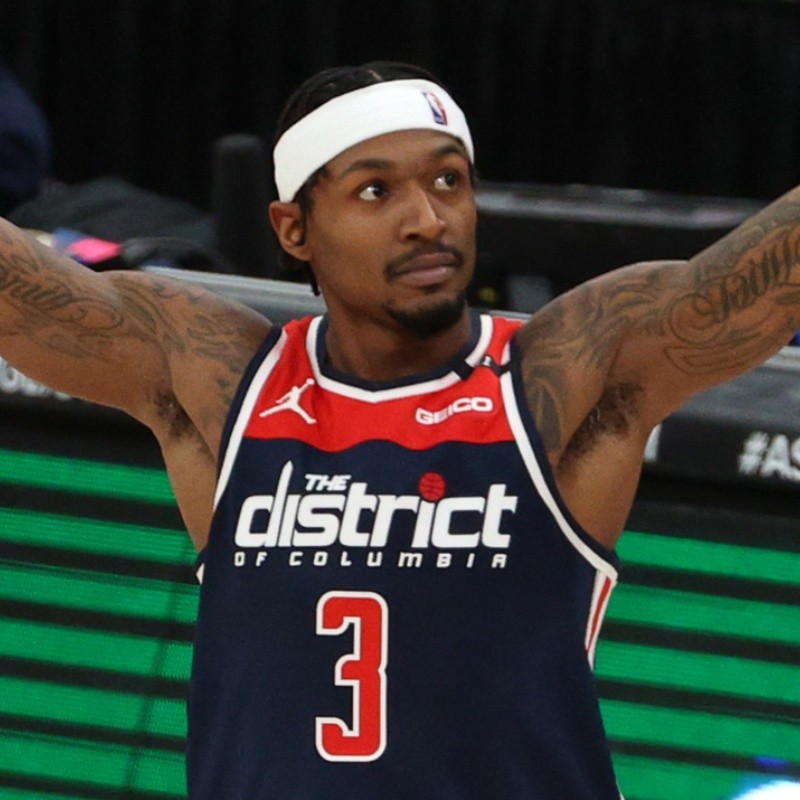 A lo Jordan: el movimiento de Bradley Beal que desafió la gravedad