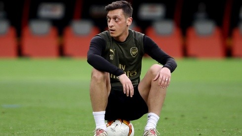 Mesut Özil todavía pertenece al Arsenal