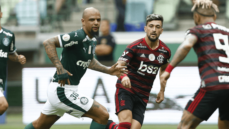 Arrascaeta em jogo contra o Palmeiras. (Foto: Getty Images)
