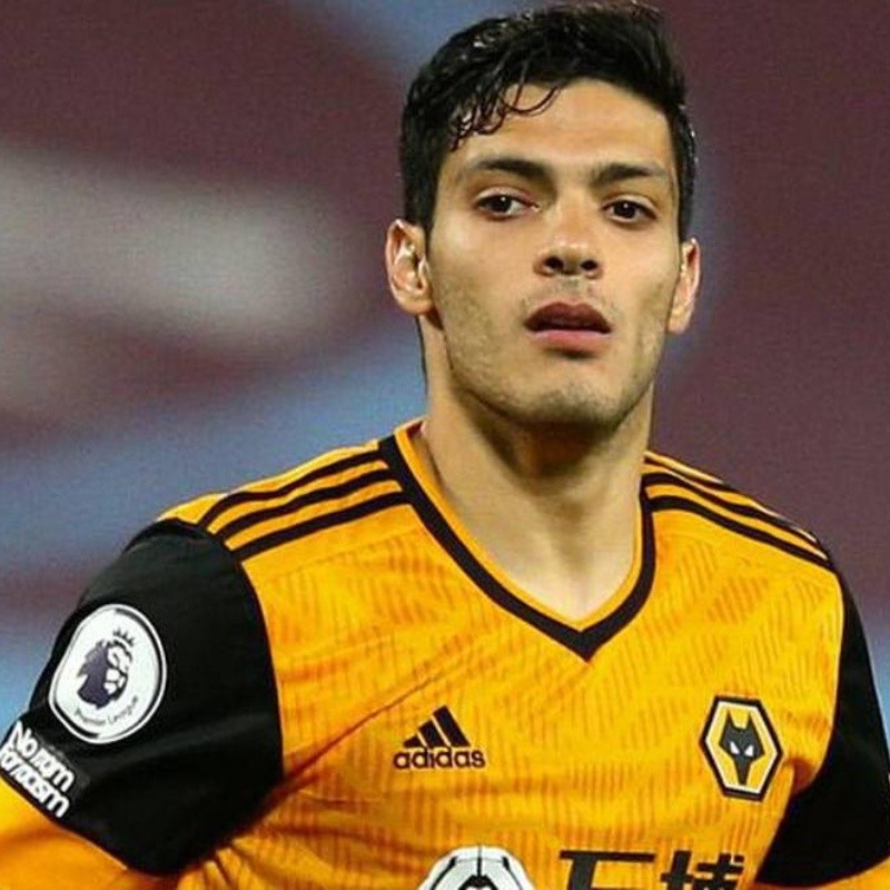 Raúl Jiménez se quedaría sin DT en el Wolverhampton