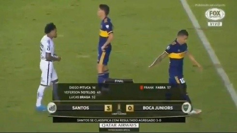 Lo están matando: un jugador de Santos le pidió cambiar camisetas y Tevez dijo que no