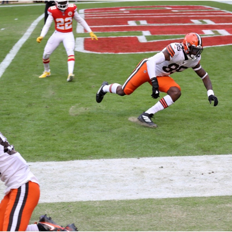 ¡Polémica en el Chiefs Vs. Browns! ¿Touchback o uso indebido del casco?