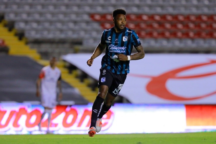 Hugo Silveira, centrodelantero de Querétaro.Foto: Imago7