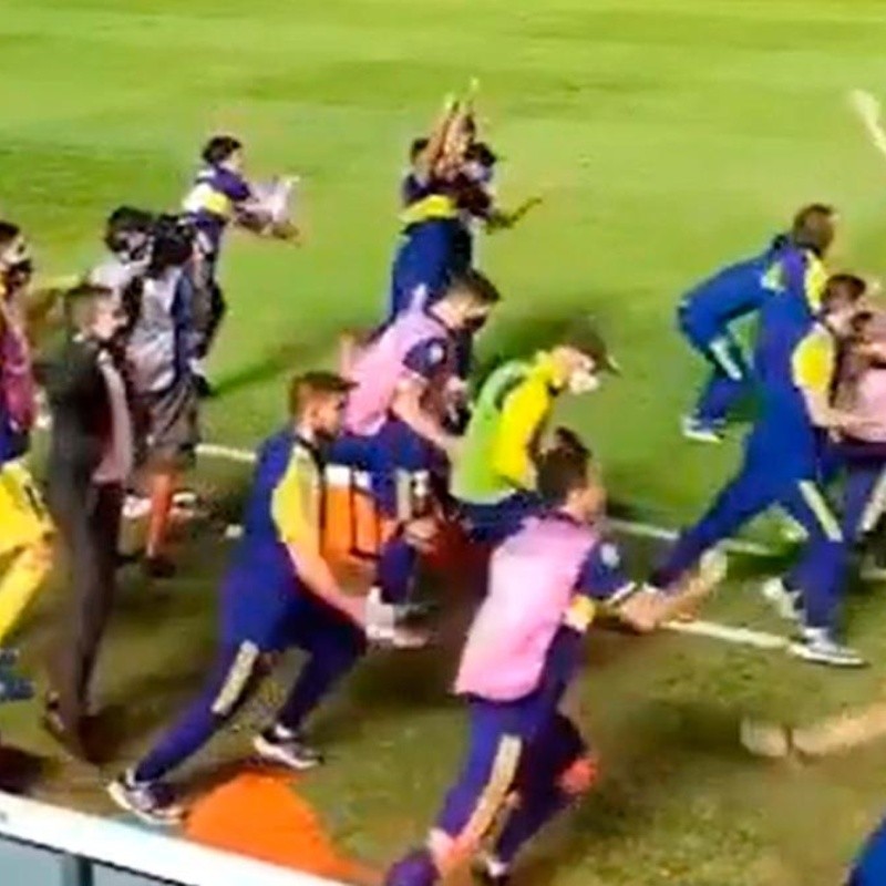 Video: el llamativo festejo de Russo después del penal de Buffarini