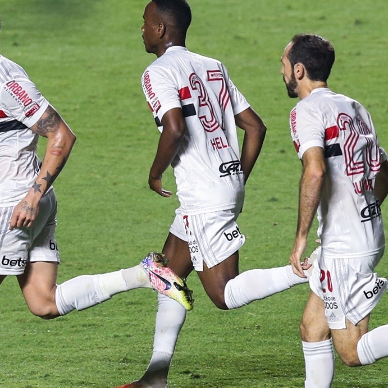 Atacante do São Paulo volta a treinar e pode reforçar a equipe contra o Internacional; Tricolor tem a liderança do Brasileirão ameaçada