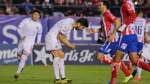 Peralta anotó de penal su único gol hasta el momento con Chivas y lo hizo en el Estadio Alfonso Lastras