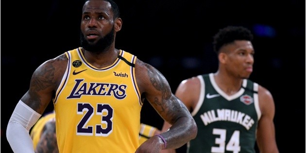 NBA |  WATCH VIDEO of LeBron James defeating Giannis at the Los Angeles Lakers vs.  Milwaukee Bucks