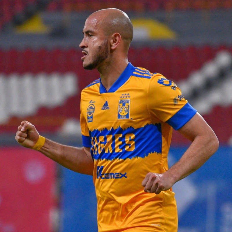 Carlo González adelanta a Tigres ante Atlas