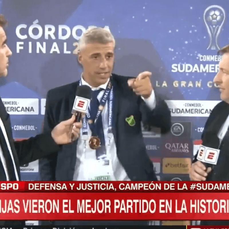 Crespo intentó hablar de Maradona, pero vio a Fede Bueno y se emocionó: "Gracias"