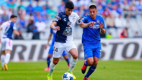 Roberto Alvarado en el duelo ante el Pachuca en el Clausura 2020