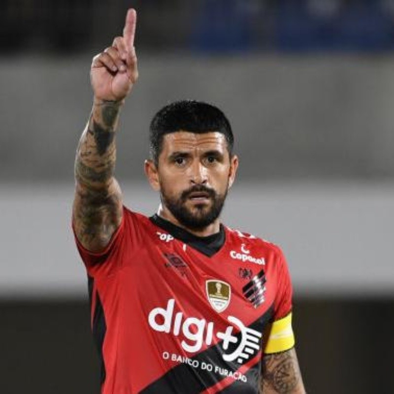 Lucho Gonzáles passa por cirurgia no joelho e está fora do Brasileirão