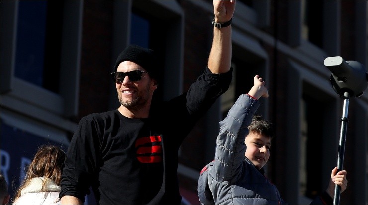 Tom Brady celebrando junto a su hijo Jack en febrero de 2019 tras ganar el Super Bowl (Foto: Getty)