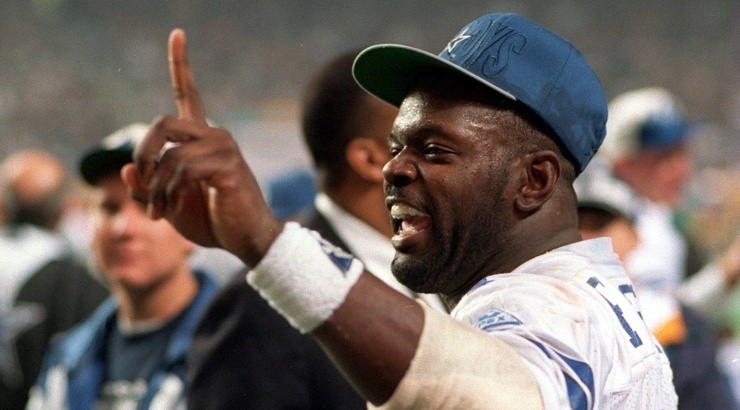 Emmitt Smith flashes the number one sign in 1994. (Getty)