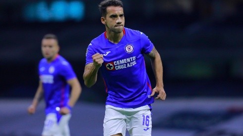 Adrián Aldrete convirtió el primer gol de Cruz Azul en la goleada 4 a 1 a Querétaro.
