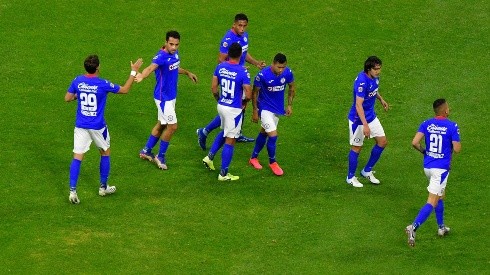 Cruz Azul goleó a Querétaro 4 a 1 en el Azteca.