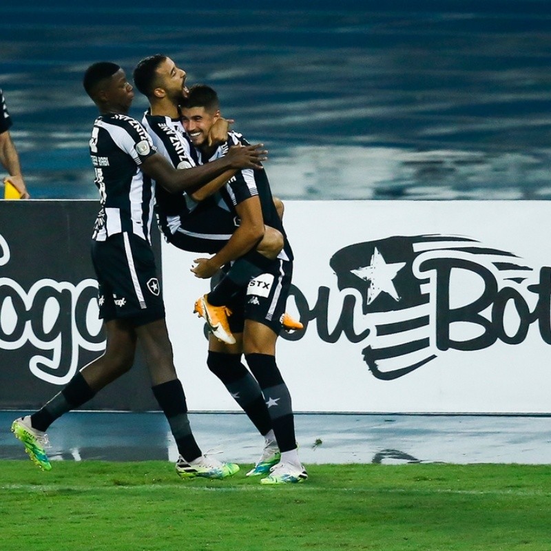 Corinthians faz sondagem por atacante do Botafogo; Timão busca contrato por empréstimo ou troca de jogadores