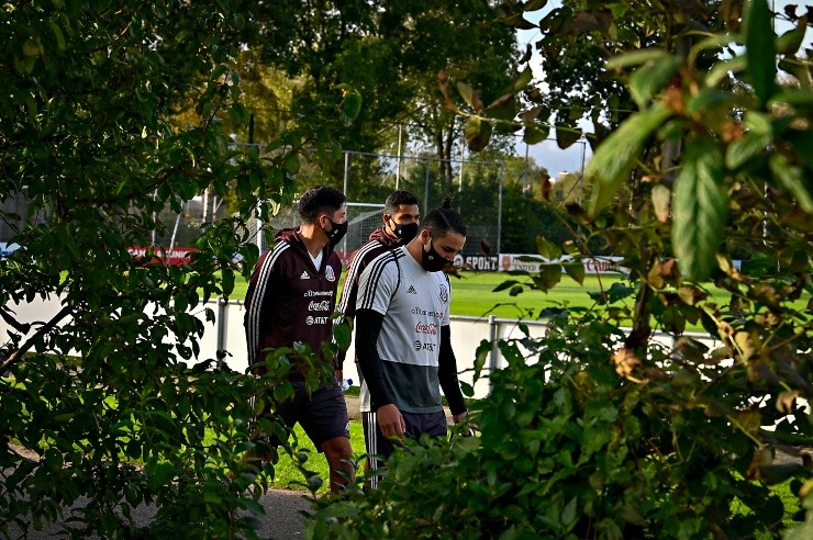 Jorge Sánchez con Edson Álvarez