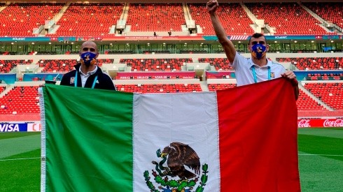 Guido Pizarro y Nahuel Guzmán portaron la bandera de México en Qatar.