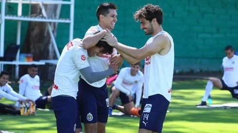 El abrazo entre José Juan Macías y Antonio Briseño