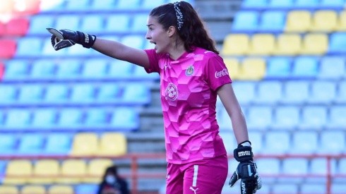 Espino recibió un gol en los últimos minutos de su debut como titular en Chivas Femenil