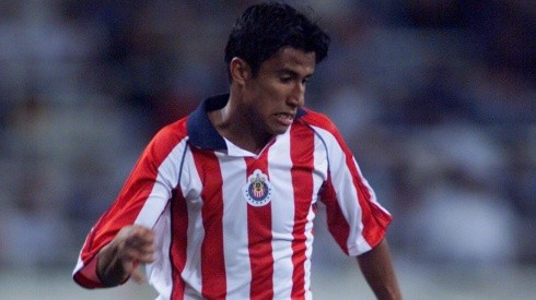 Sandoval jugó con Chivas tres años.