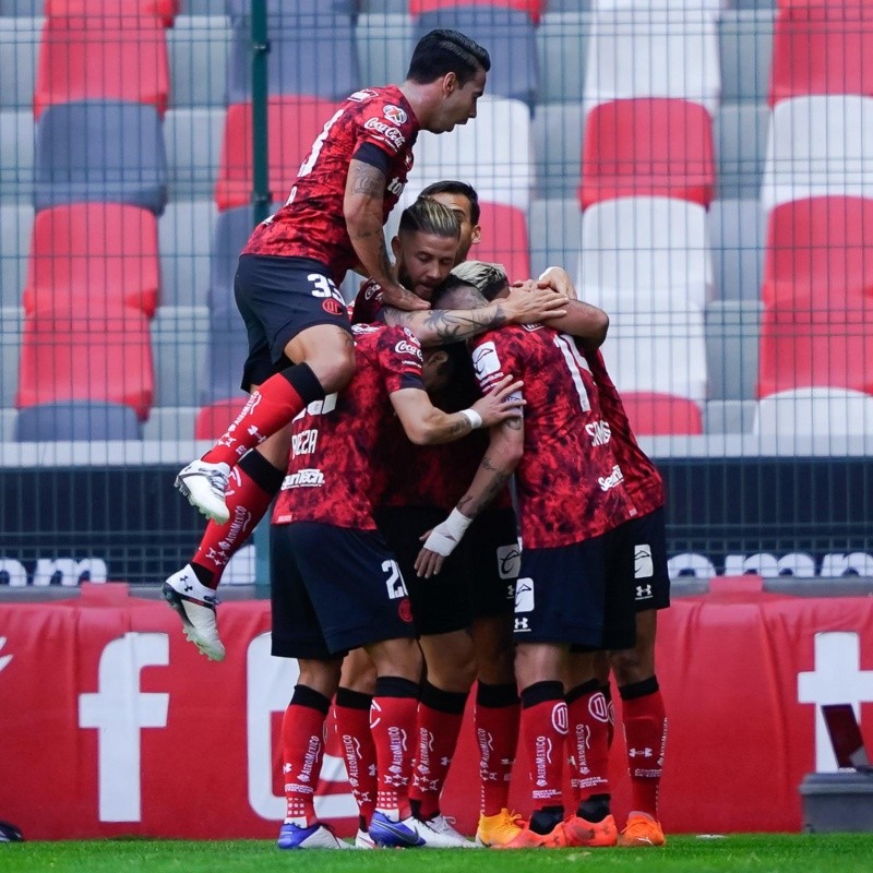 Toluca goleó a Mazatlán y llegó a la cima de la tabla