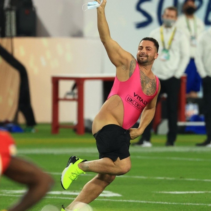 WATCH: Super Bowl LV Streaker in Pink Thong Runs the Field