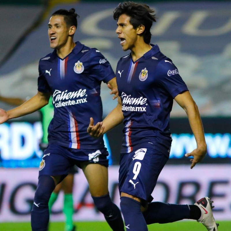 ¡Y un día ganó Chivas!: Guadalajara se agrandó en el Nou Camp y venció a León