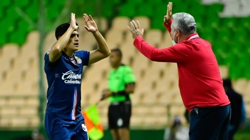 Víctor Manuel Vucetich al fin consiguió el triunfo con Chivas en el Guard1anes 2021.