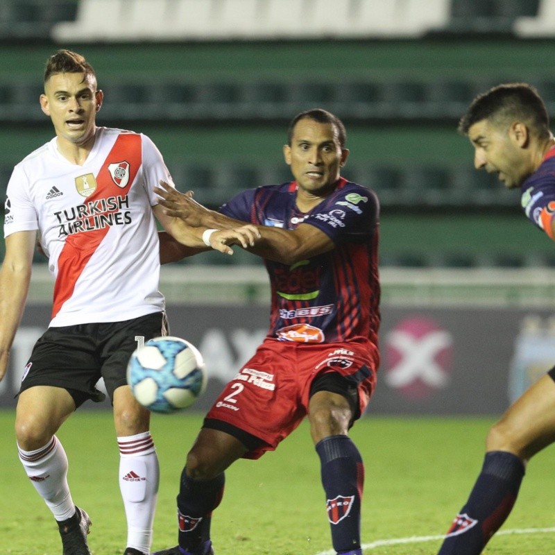 Los jugadores del Depro no se fueron sin su foto con los de River