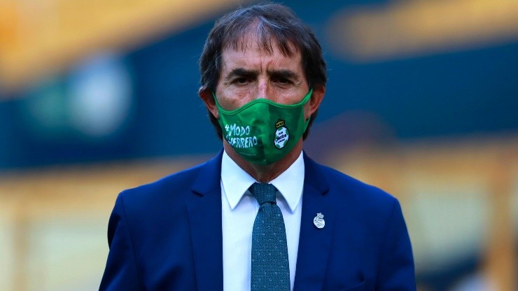 Guillermo Almada, entrenador de Santos Laguna.