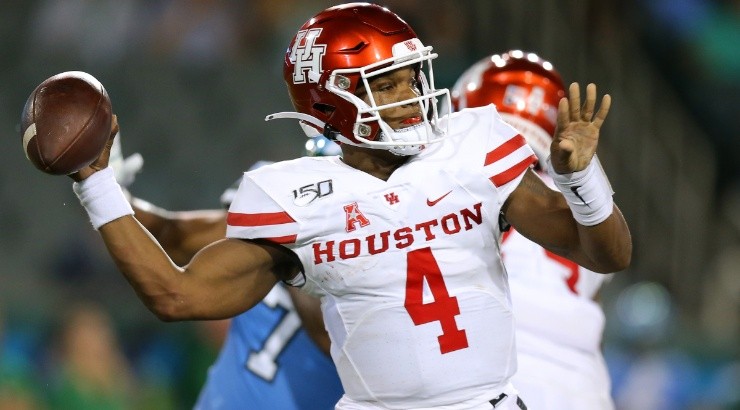 D&#039;Eriq King of the Houston Cougars throws the ball against the Tulane Green Wave. (Getty)