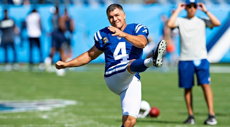 Adam Vinatieri of the Indianapolis Colts warms up before a game against the Tennessee Titans. (Getty)