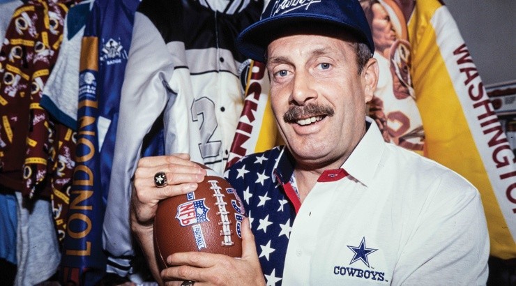 Toni Fritsch with the Dallas Cowboys attire. (New Austrian Information)
